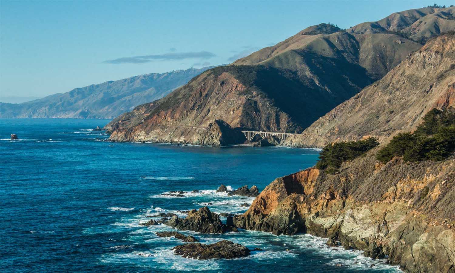 A photo of the Ocean and rocks